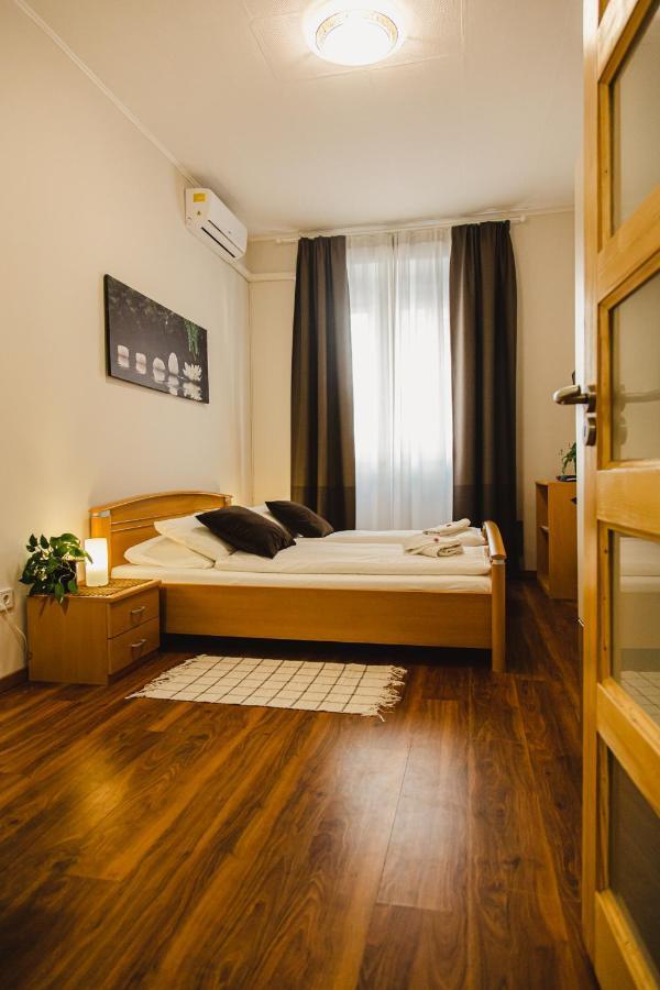 Old Town Apartman Budapest Esterno foto