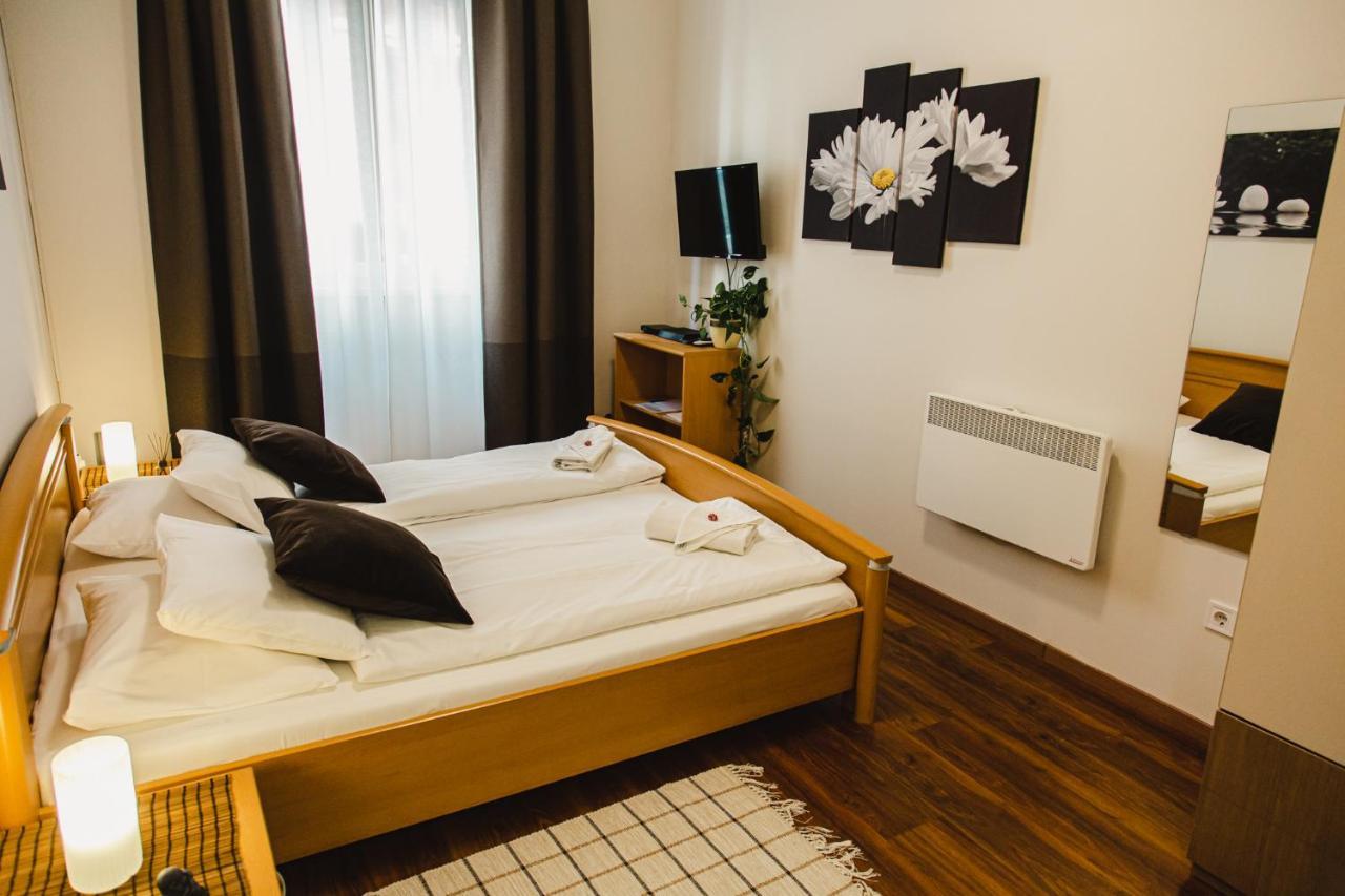 Old Town Apartman Budapest Esterno foto